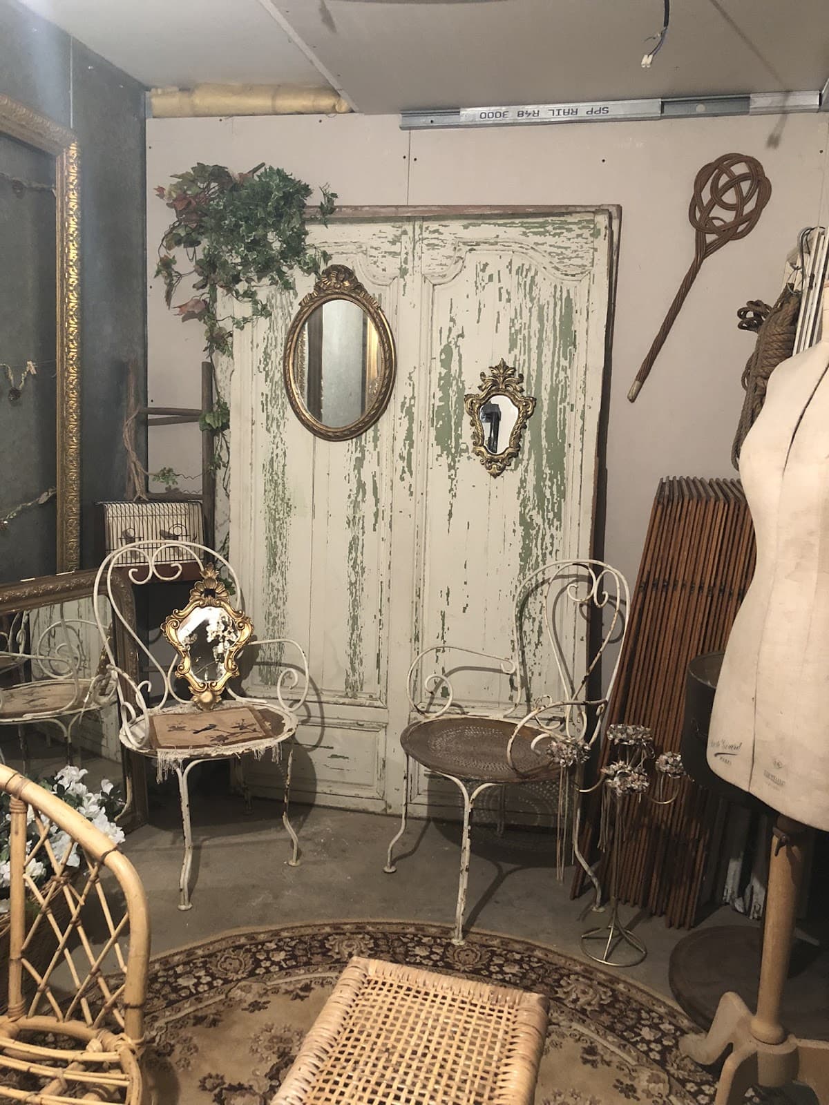 Kevin La Brocante, vintage items and event decor - 6