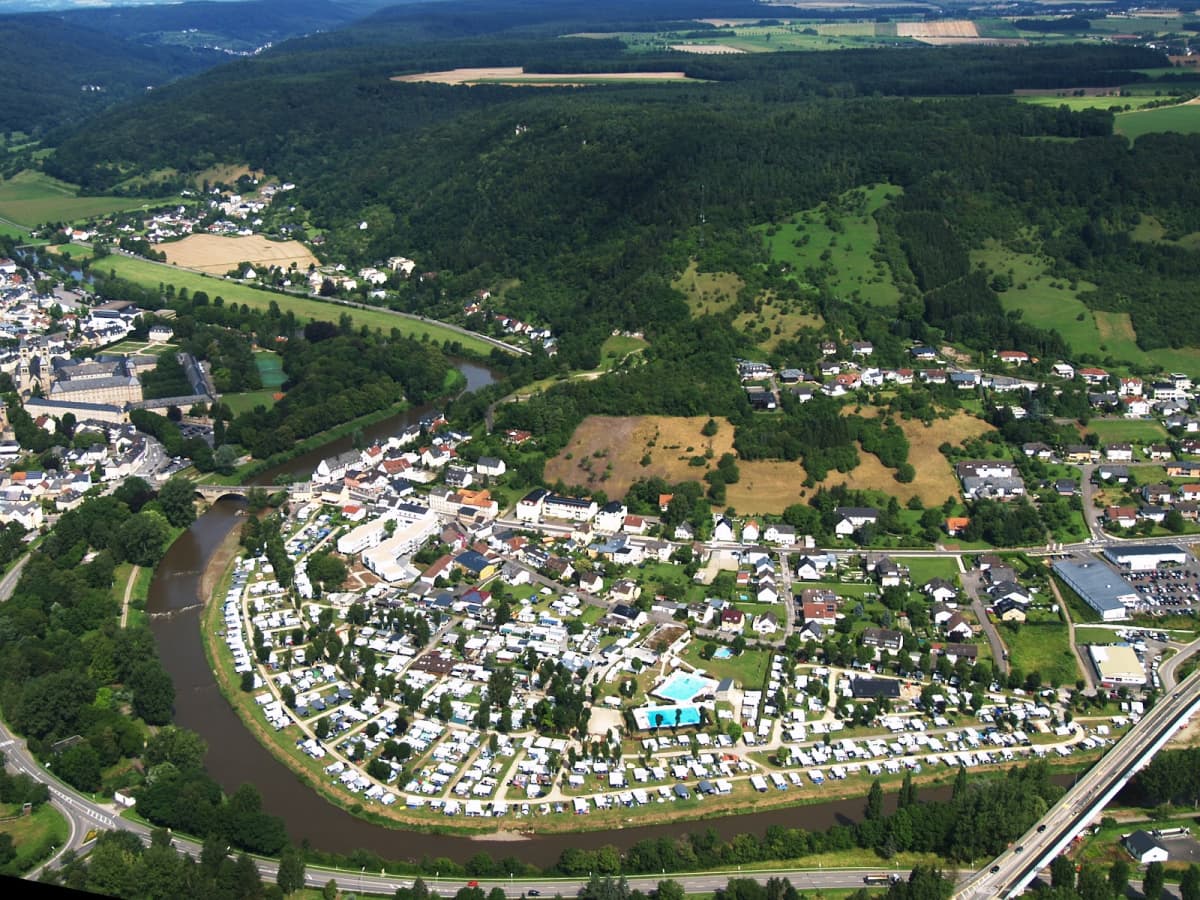 La piscine extérieure au coeur du camping Echternacherbrück - 2
