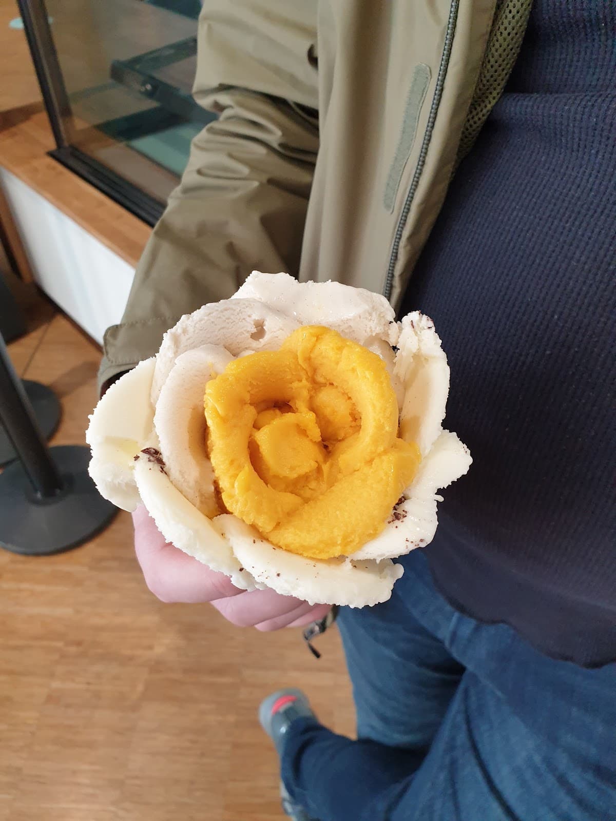 Pretty Frozen Flowers and Perfumes - 10