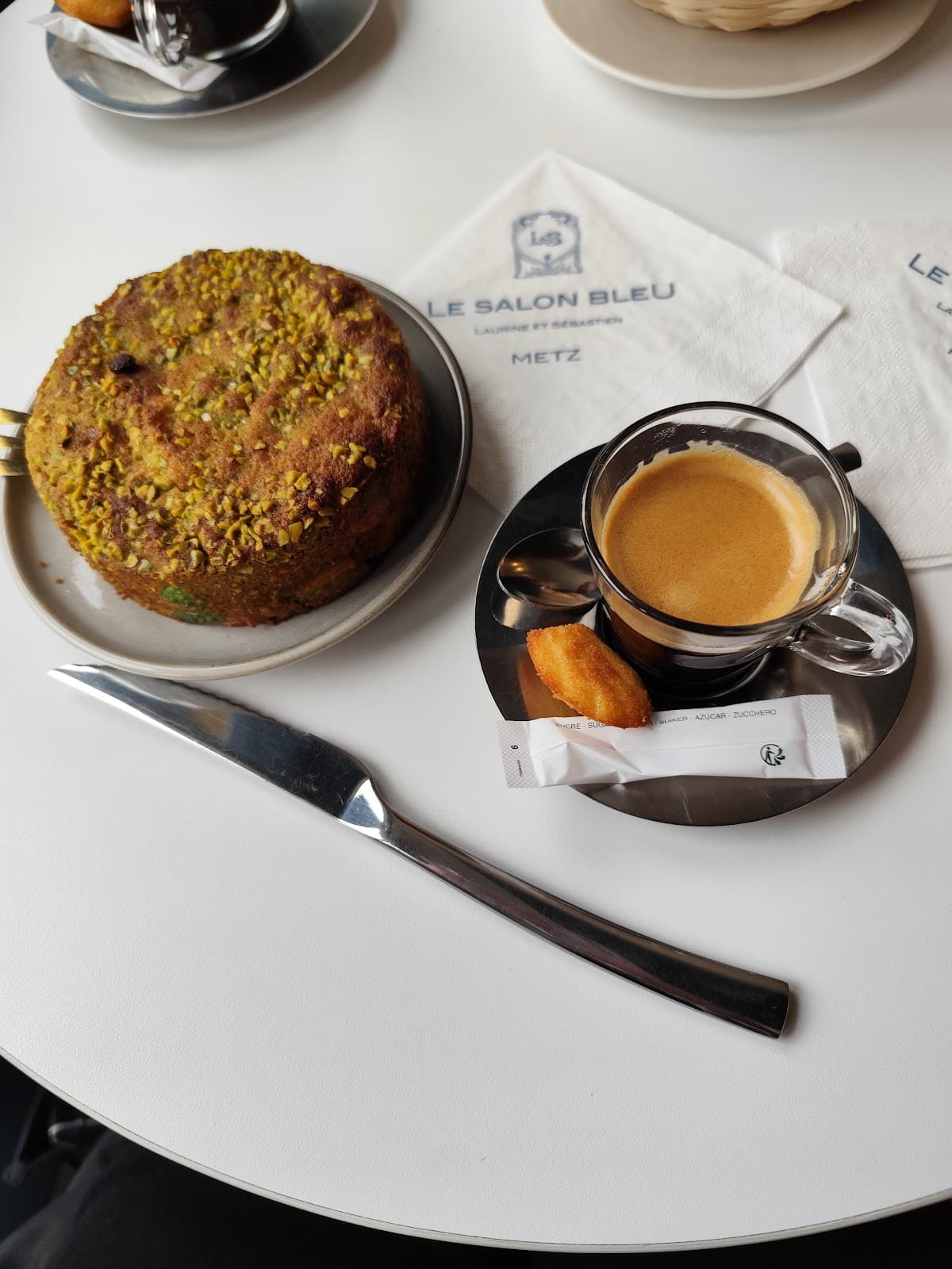 Café & Croissant - 7