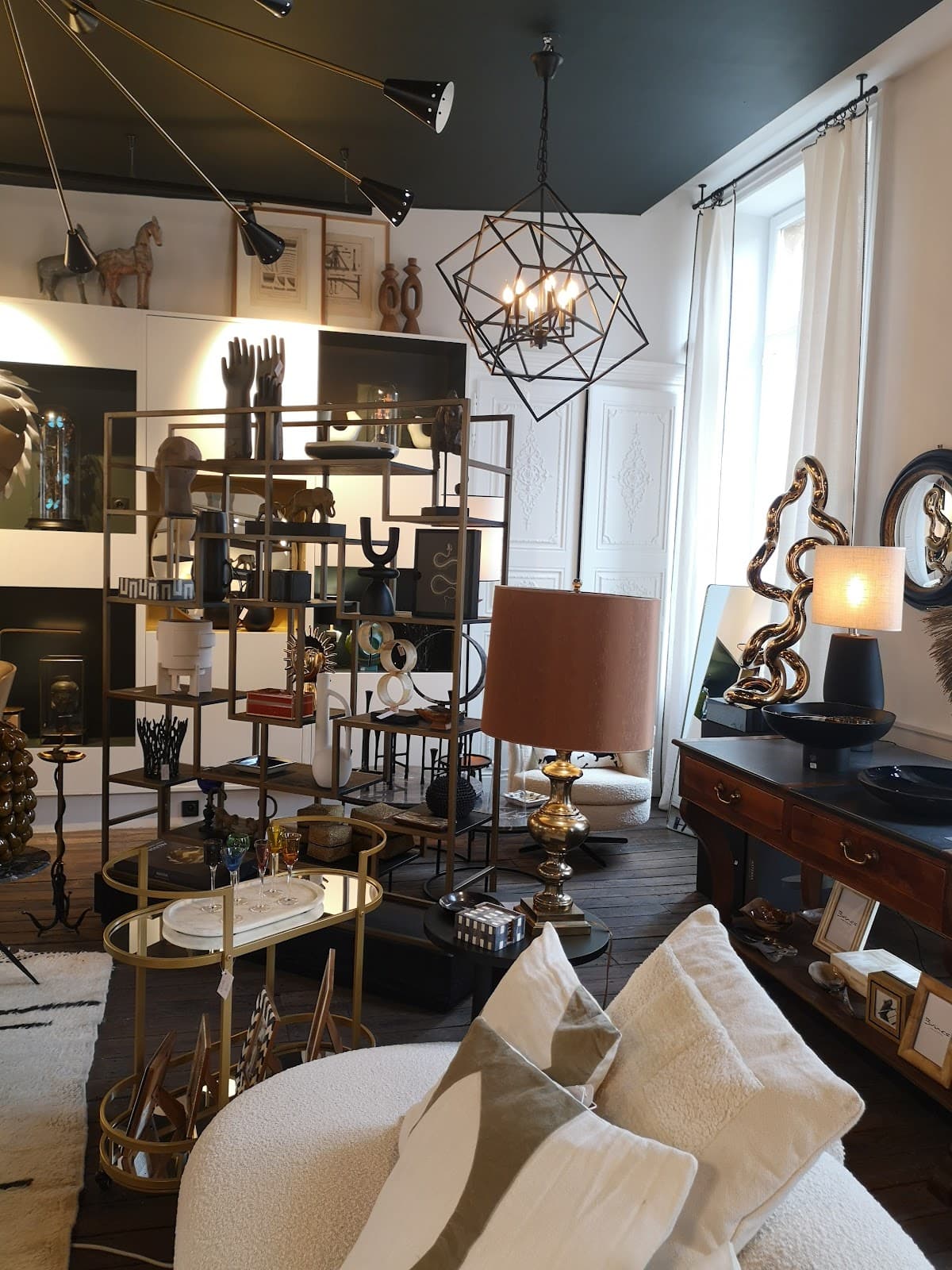 The room is full of treasures! - 11