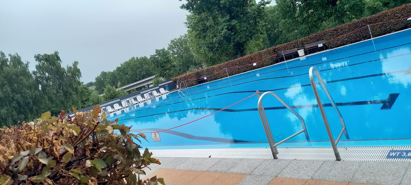 La piscine extérieure au coeur du camping Echternacherbrück - 3