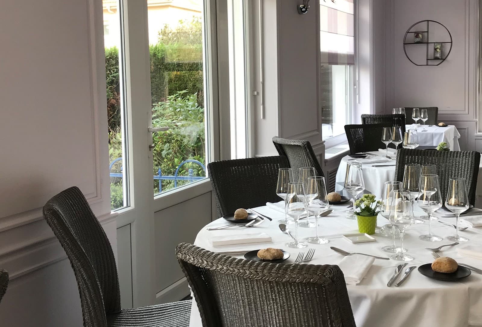 At table Gavroche! - 10