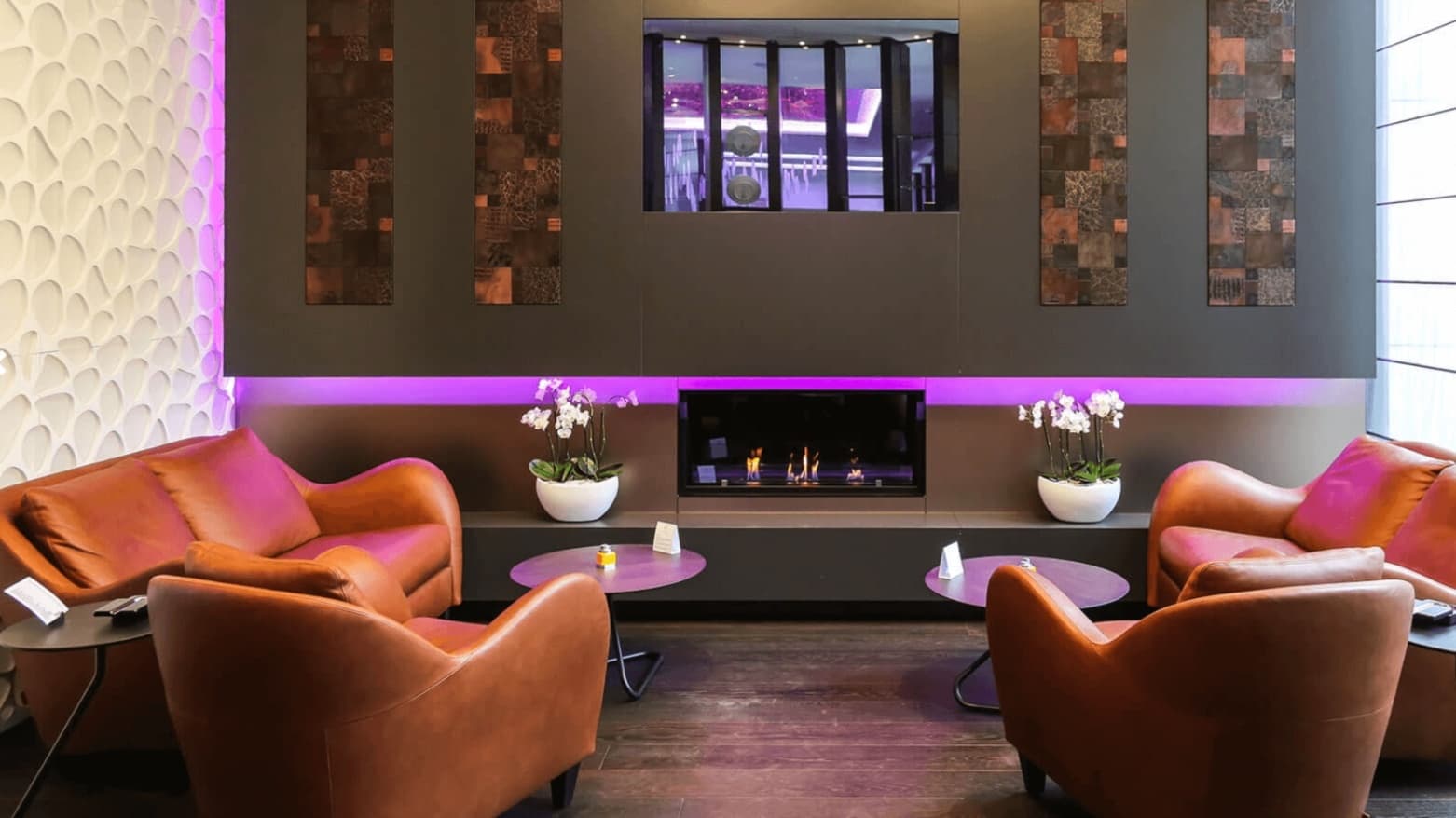 Subdued atmosphere at the Royal Lounge - 4