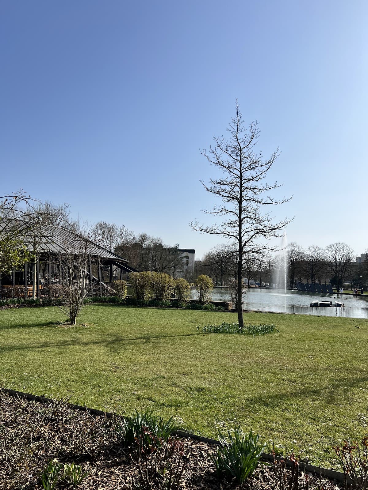 Le Pavillon, restaurant by the water in the Parc de Merl - 9