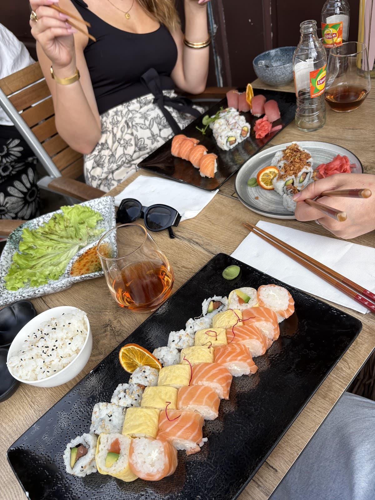 On commande un bâteau de sushis ? - 8