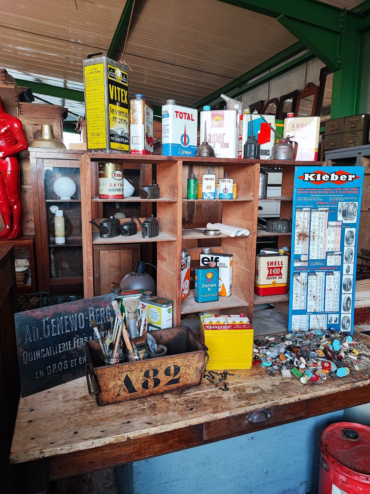 Kevin La Brocante, vintage items and event decor - 11