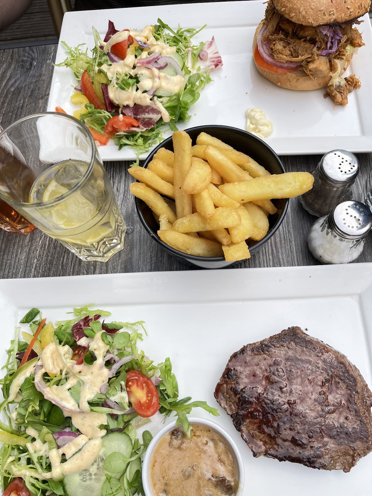 Oscar’s Bar Luxembourg: beers, karaoke and a British atmosphere - 7