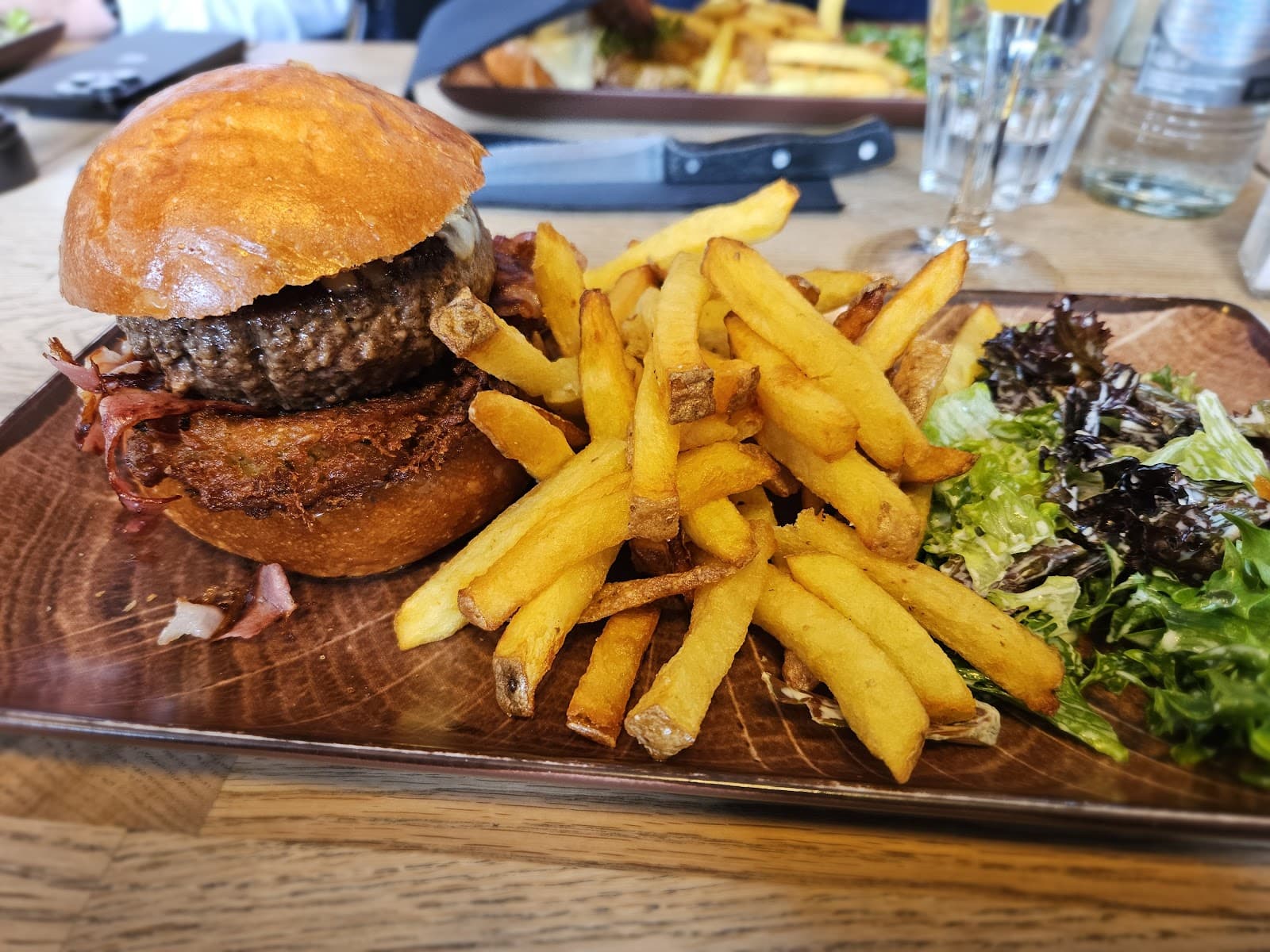 Les meilleurs burgers de Belair se cachent au ... Café Bel Air - 5