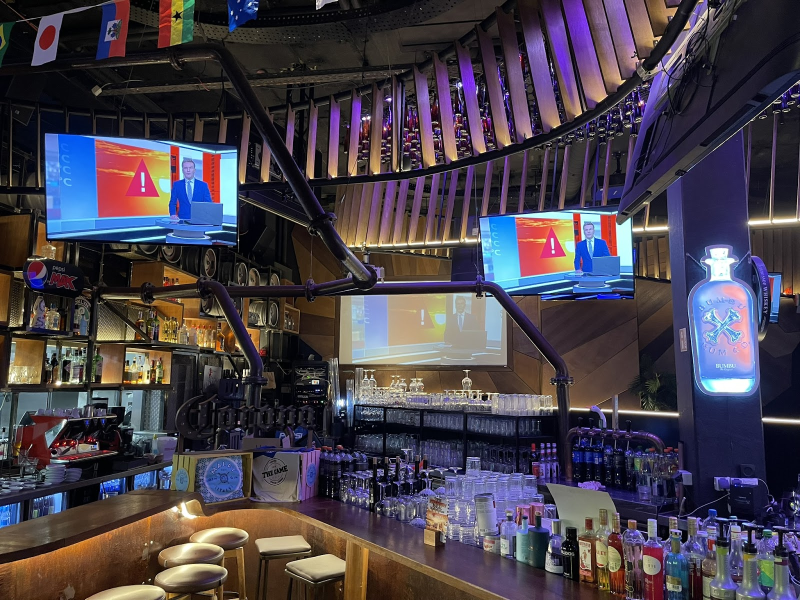 Screens everywhere! - 8