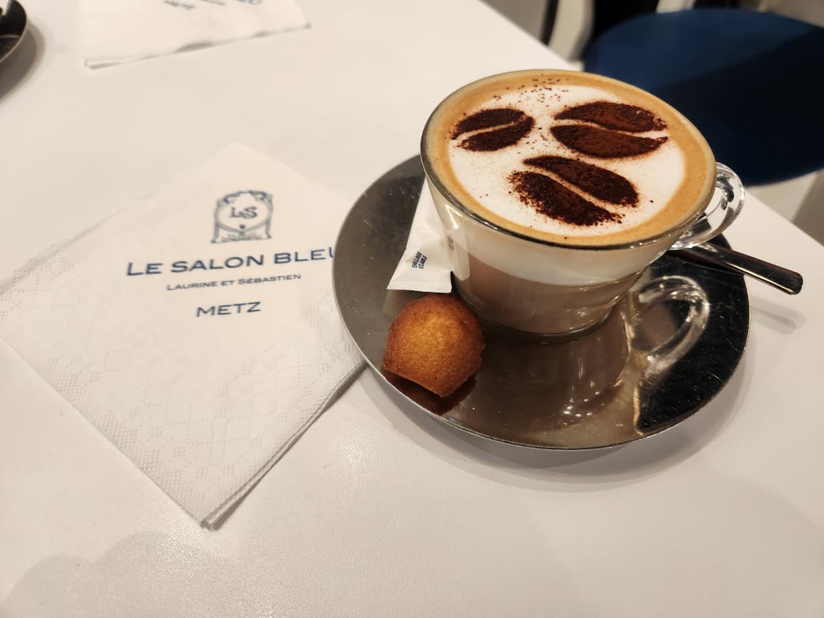 Café & Croissant - 11