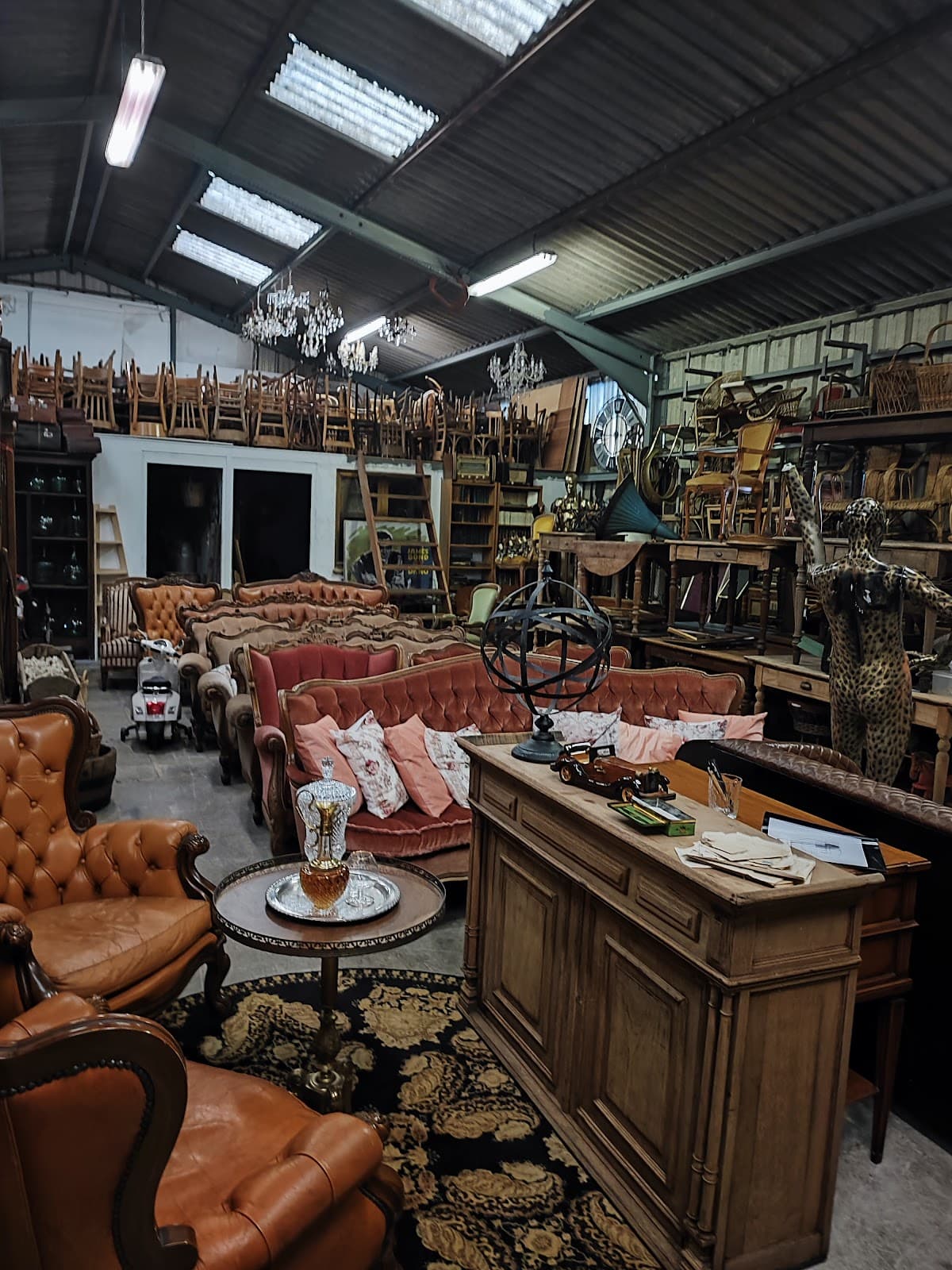 Kevin La Brocante, vintage items and event decor - 10