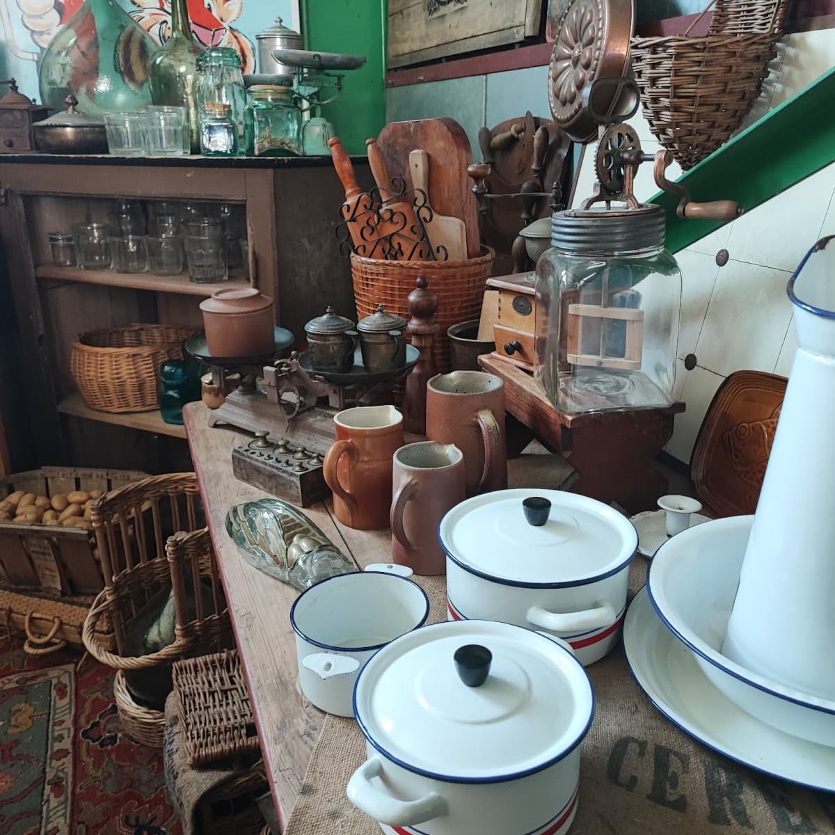 Kevin La Brocante, vintage items and event decor - 3