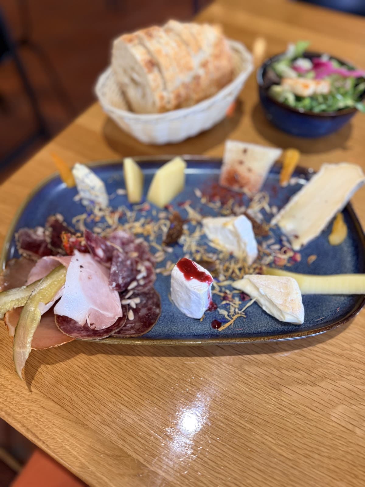La Cave à Manger: lunch and sharing platters - 5