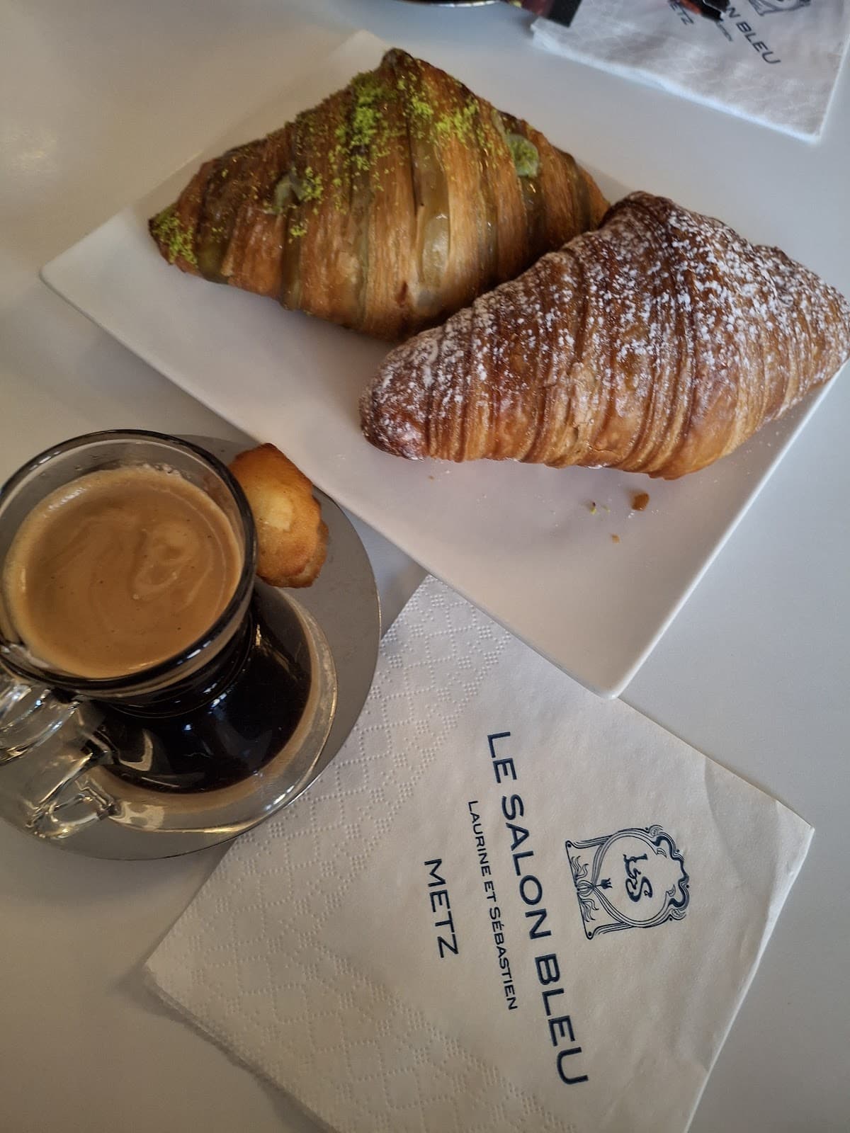 Café & Croissant - 9