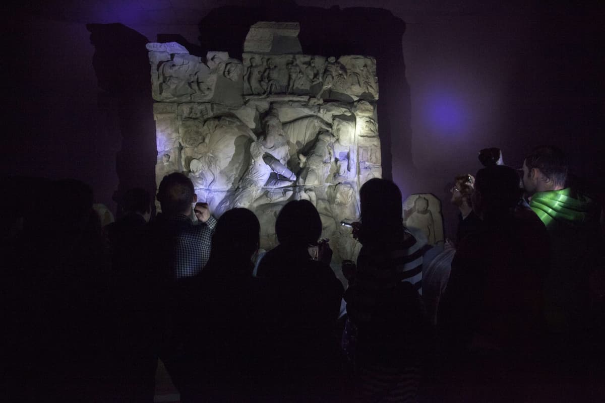 Visite guidée à la lampe torche au Musée
