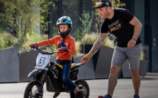 Activité enfant de mini-moto