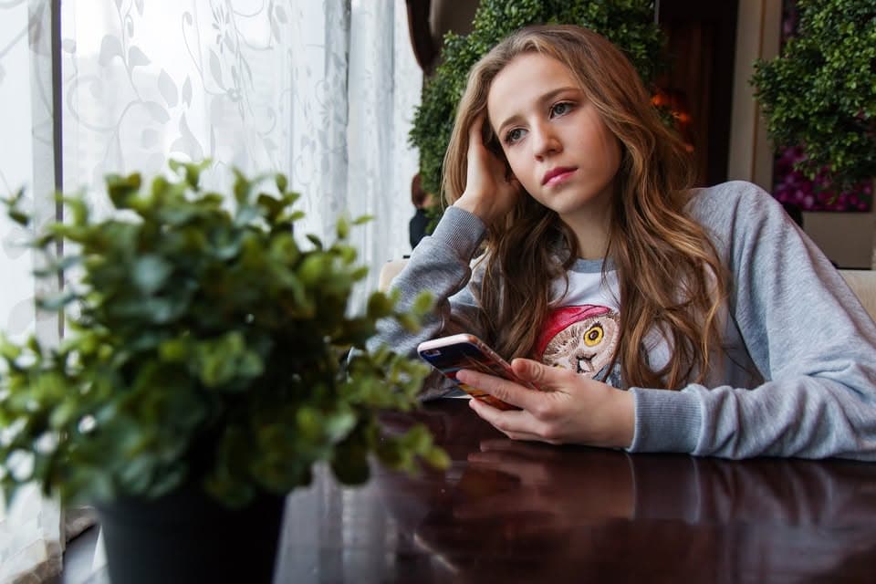 Regard sur les besoins émotionnels de l’adolescent