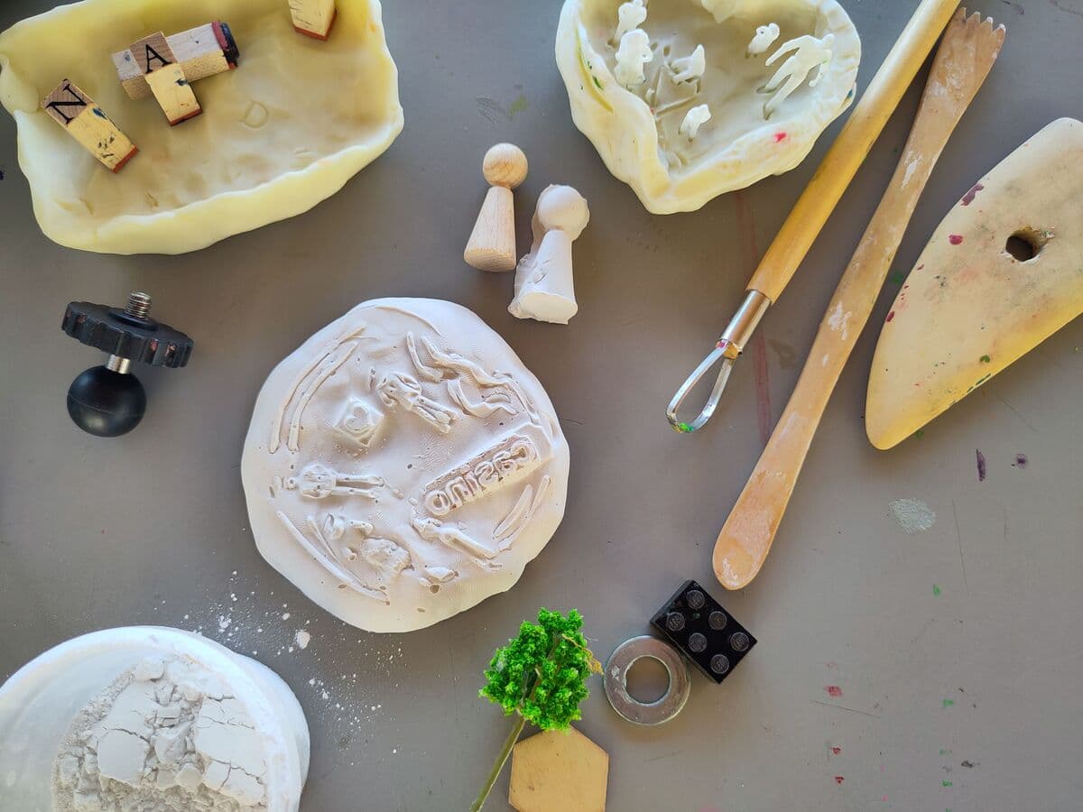 Objets trouvés en plâtre