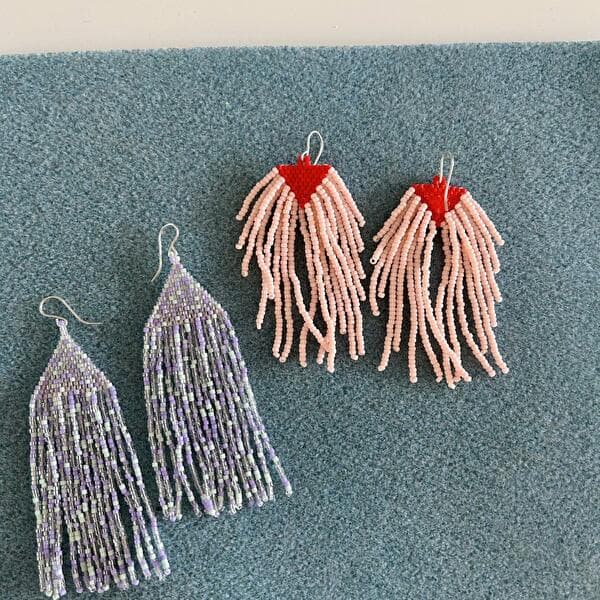 Museum Break : Boucles d’oreilles tissées à franges