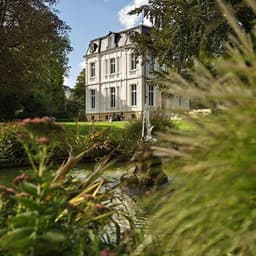 Villa Plage: Summer Flow in the Park
