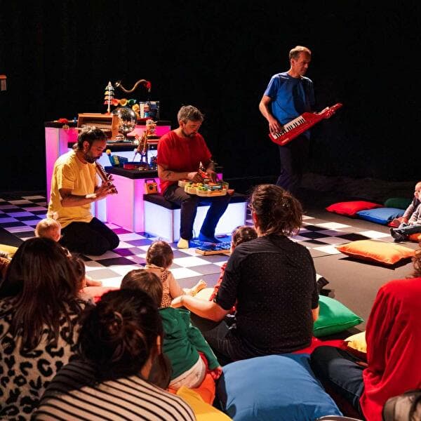 “MINI-MAXI” by Cie Chapi Chapo & les petites musiques de pluie