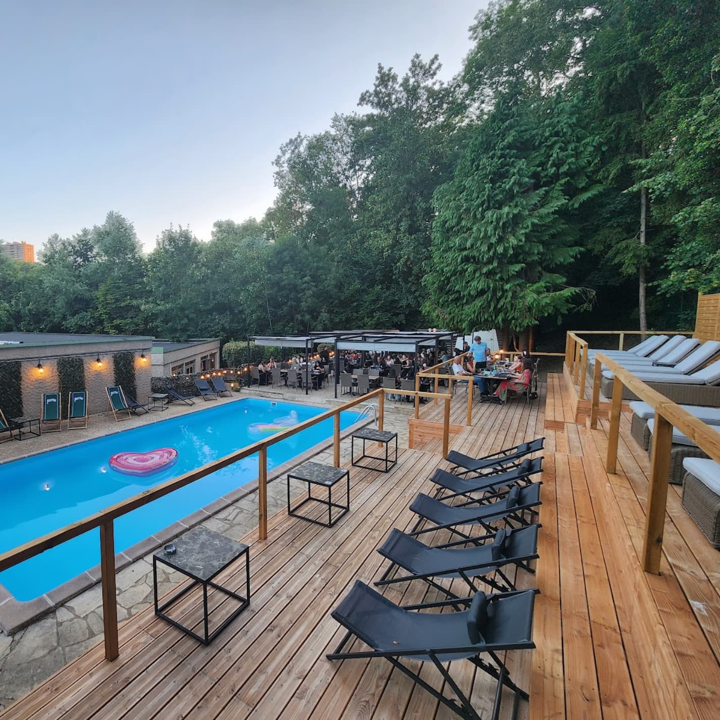 Le Gloria : restaurant, piscine et terrasse, le spot estival idéal à Metz