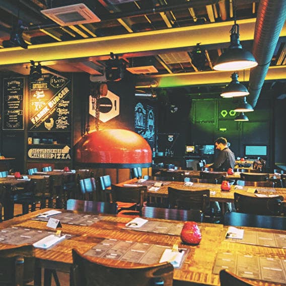 Le bar ou manger, danser et chanter ! - 1