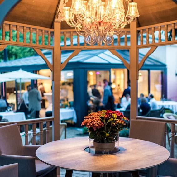 Meet me under the Veranda!