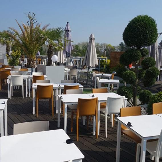 A small restaurant surrounded by greenery