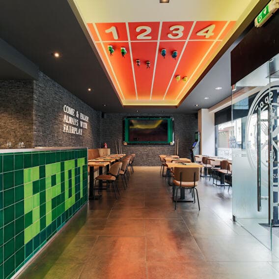 A good restaurant with beautiful screens