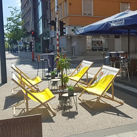 Nice restaurant and trendy bar