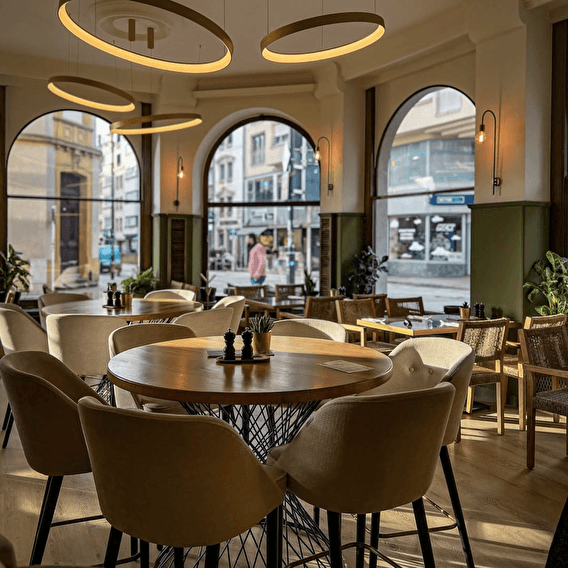 Flow: Mediterranean lunch and sharing plates in Luxembourg