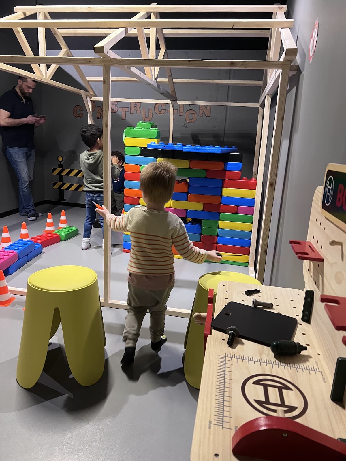 SPILLY : an immersive mini-city for your kids - 6