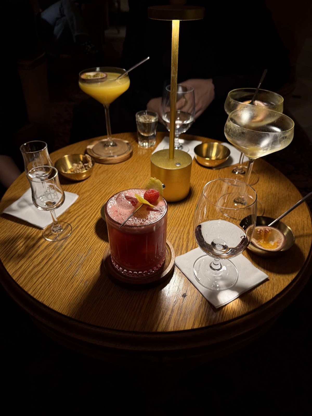 Trianon à Luxembourg : un bar à cocktails vintage au charme intemporel - 3