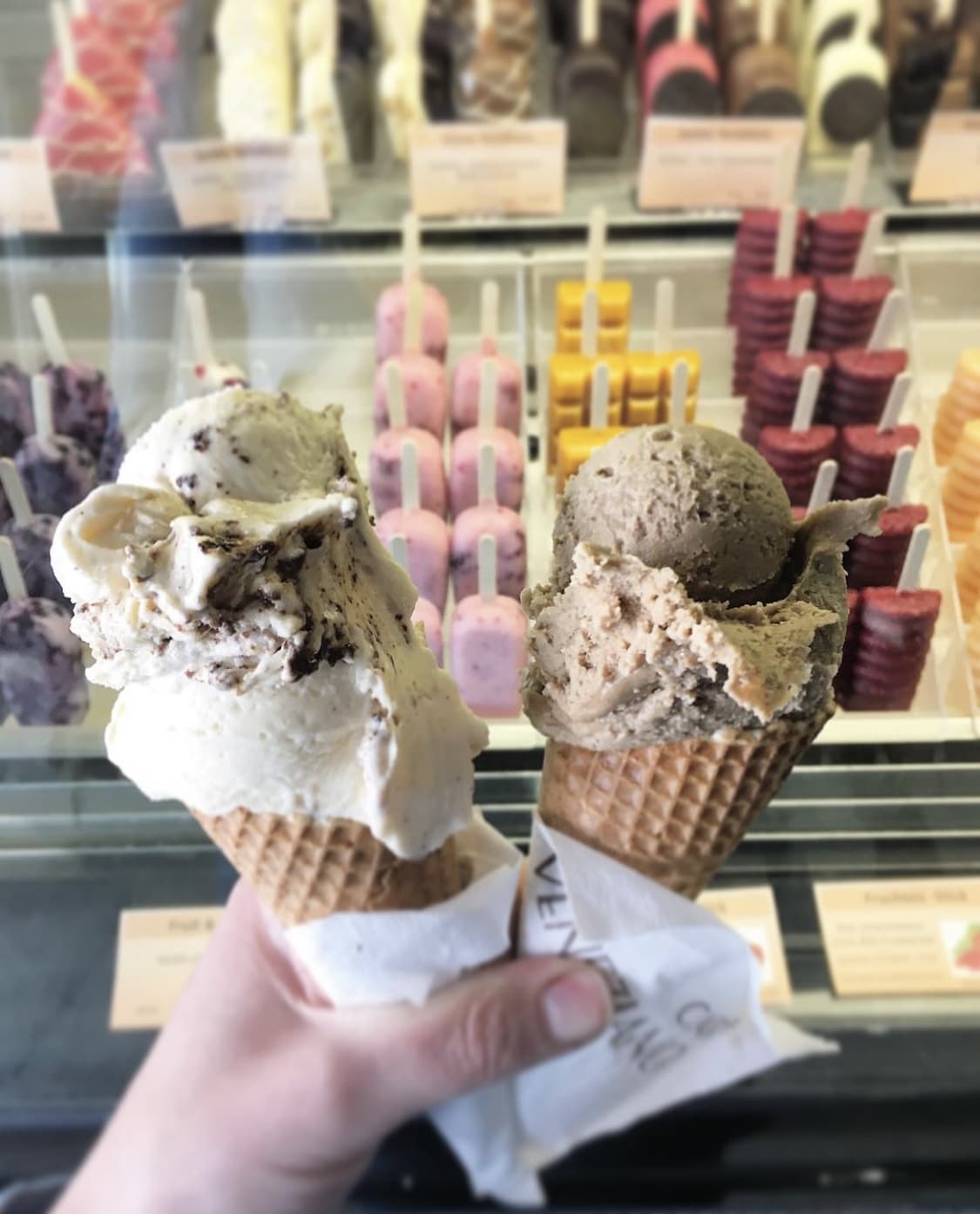 An ice cream to eat in! 1,2,3,4 balls, so many ! - 8