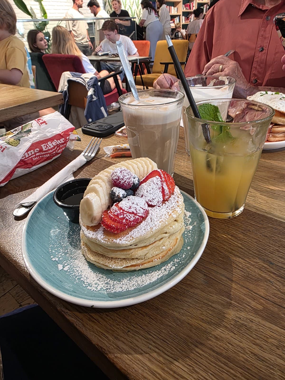 Lloyd Coffee Eatery: Trendy Coffee Shop in Luxembourg City - 6