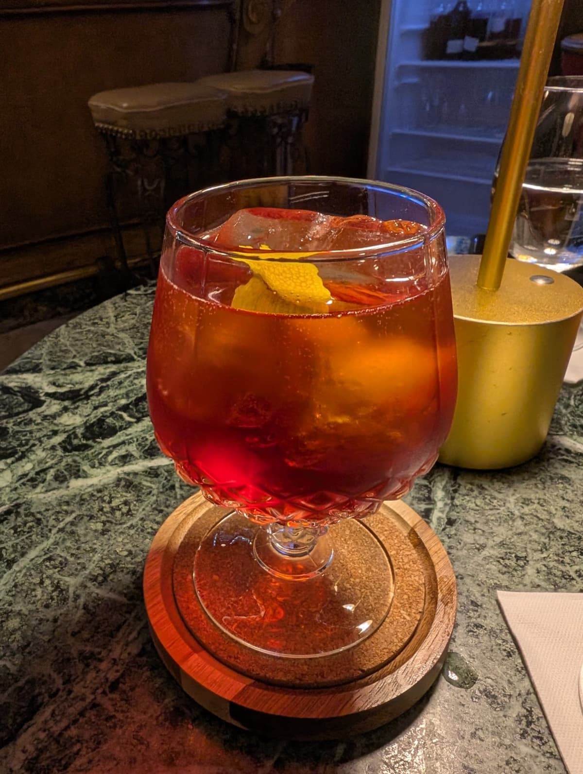 Trianon à Luxembourg : un bar à cocktails vintage au charme intemporel - 7