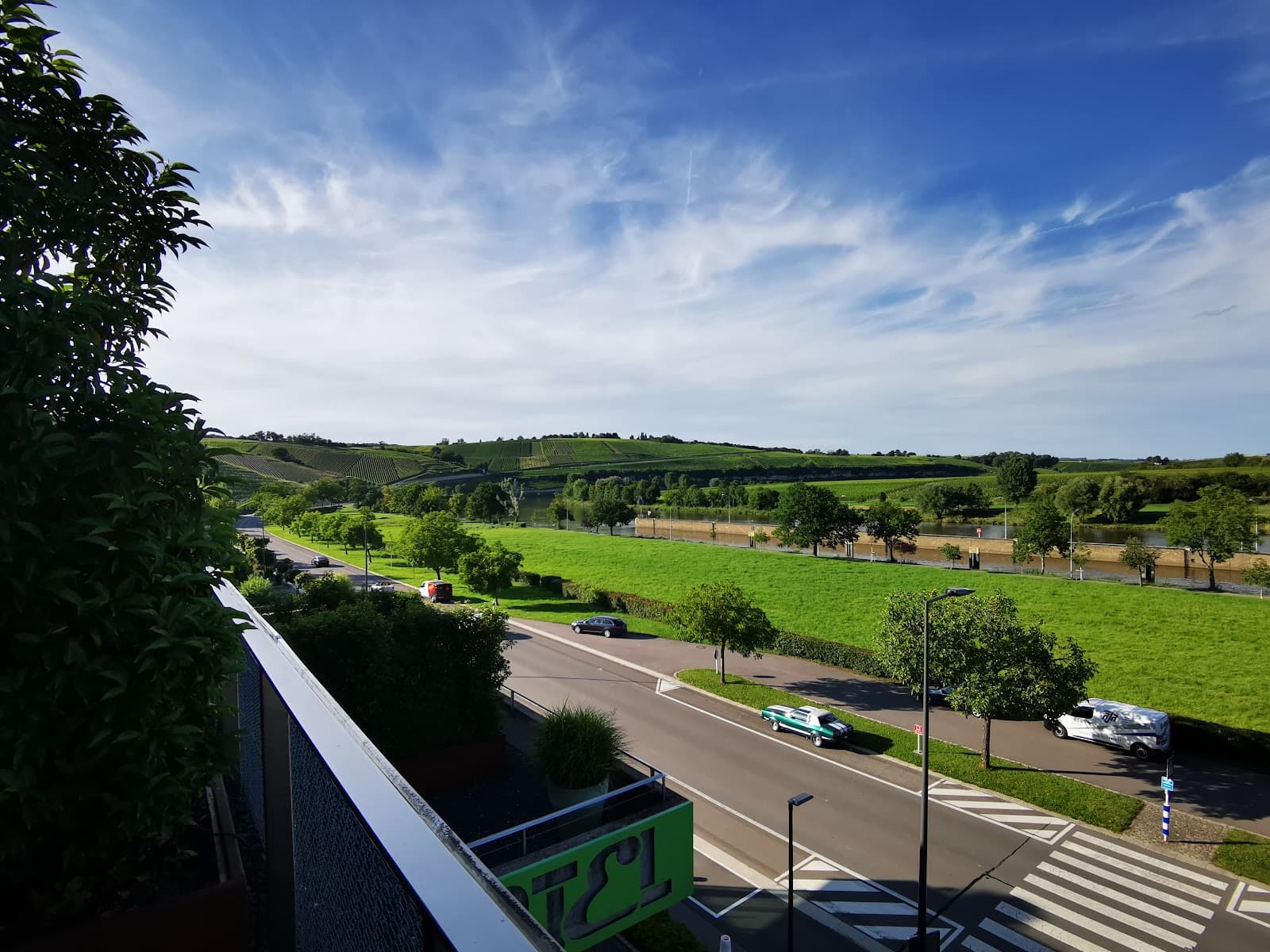 Hôtel-Restaurant de l'Écluse: view over the vineyards and the Moselle - 9