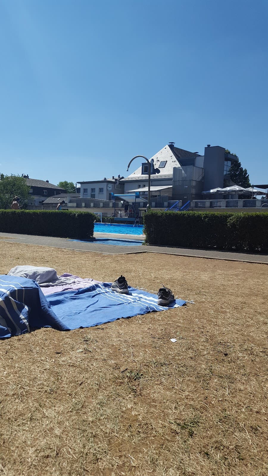 Outdoor swimming pool in Dudelange - 6