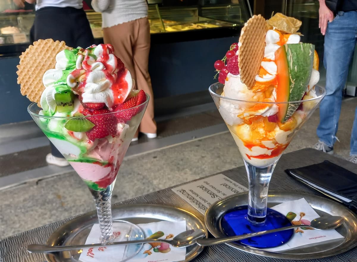 An ice cream to eat in! 1,2,3,4 balls, so many ! - 5