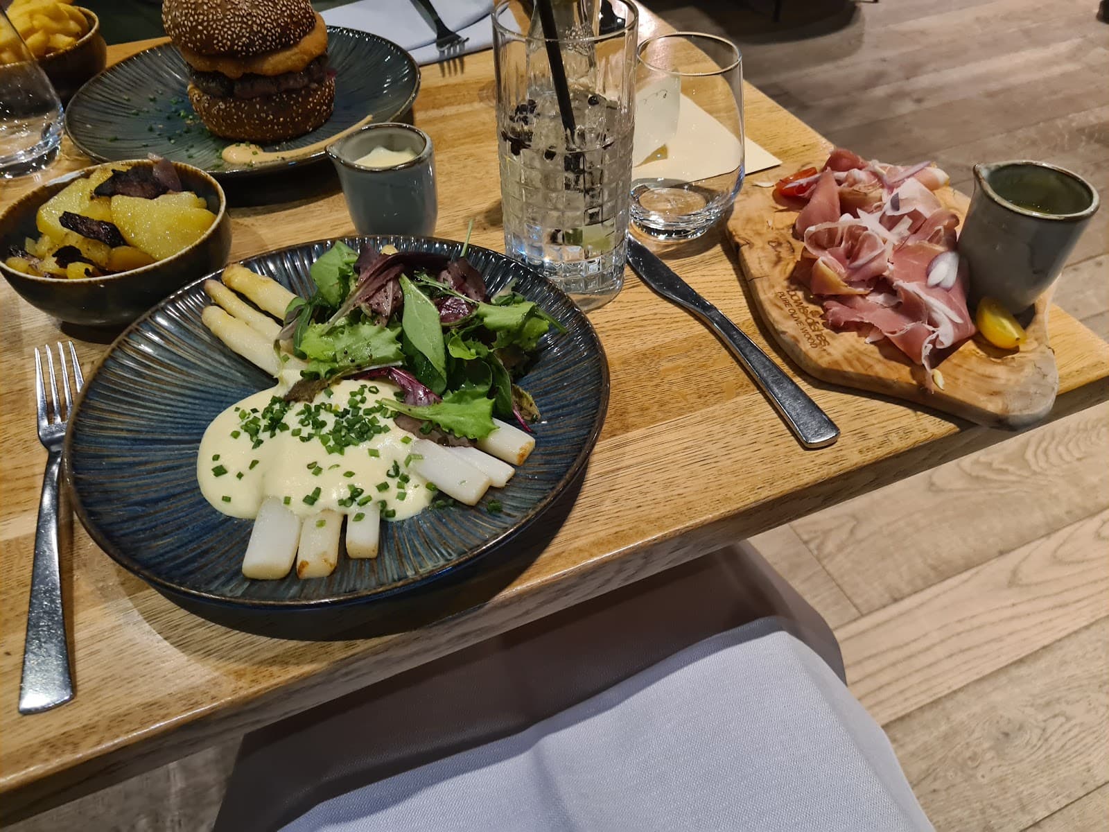 Bistro Quai: a terrace between vineyards and river - 15