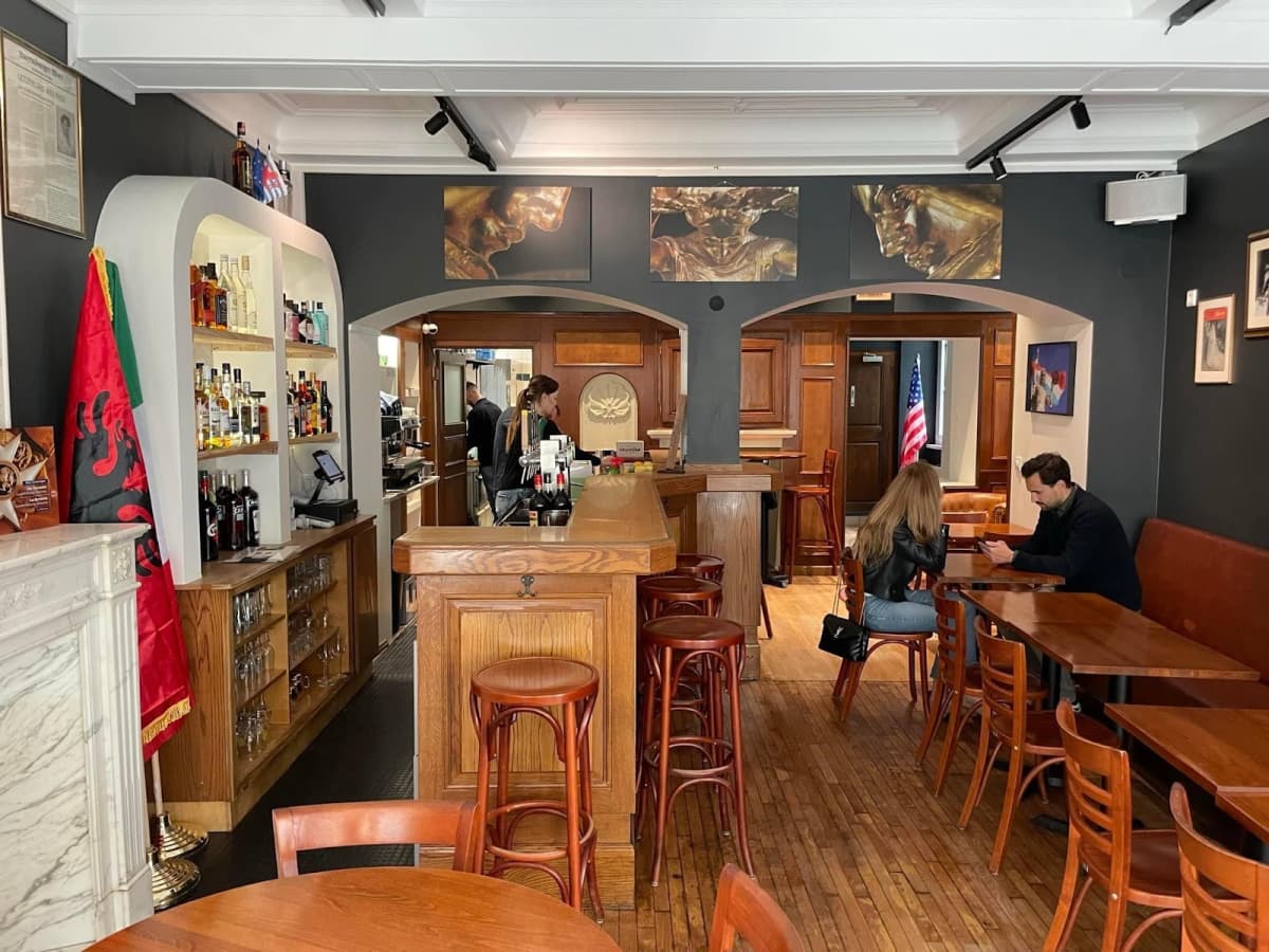 Period bistro ambiance at Bistrot de la Presse - 11