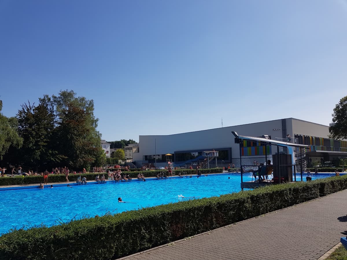 Outdoor swimming pool in Dudelange - 2