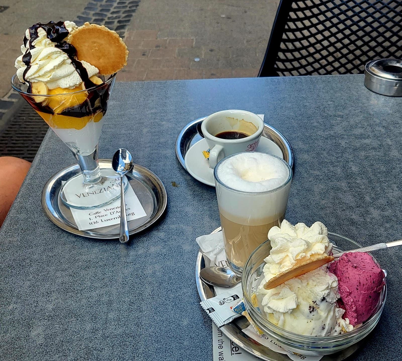 An ice cream to eat in! 1,2,3,4 balls, so many ! - 4