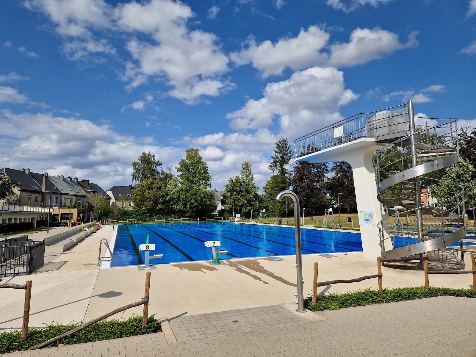 Outdoor swimming pool in Dudelange - 3