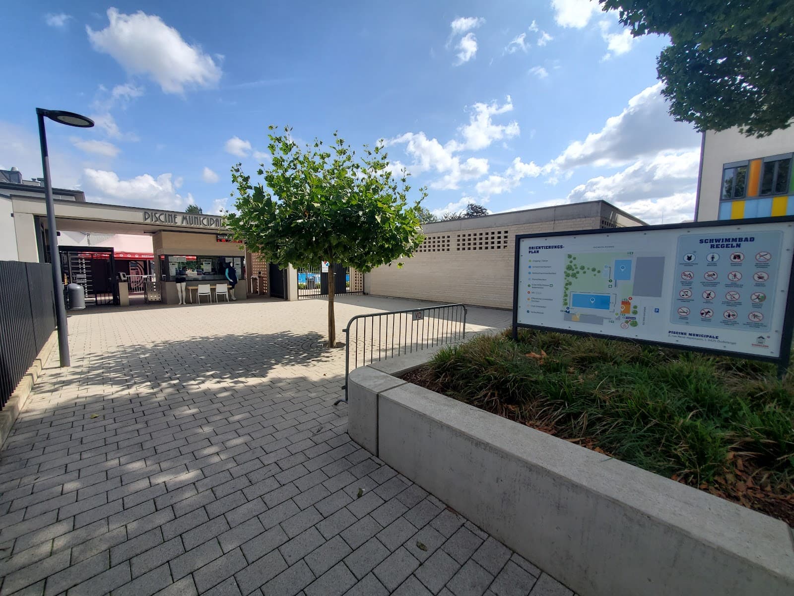 Outdoor swimming pool in Dudelange - 4