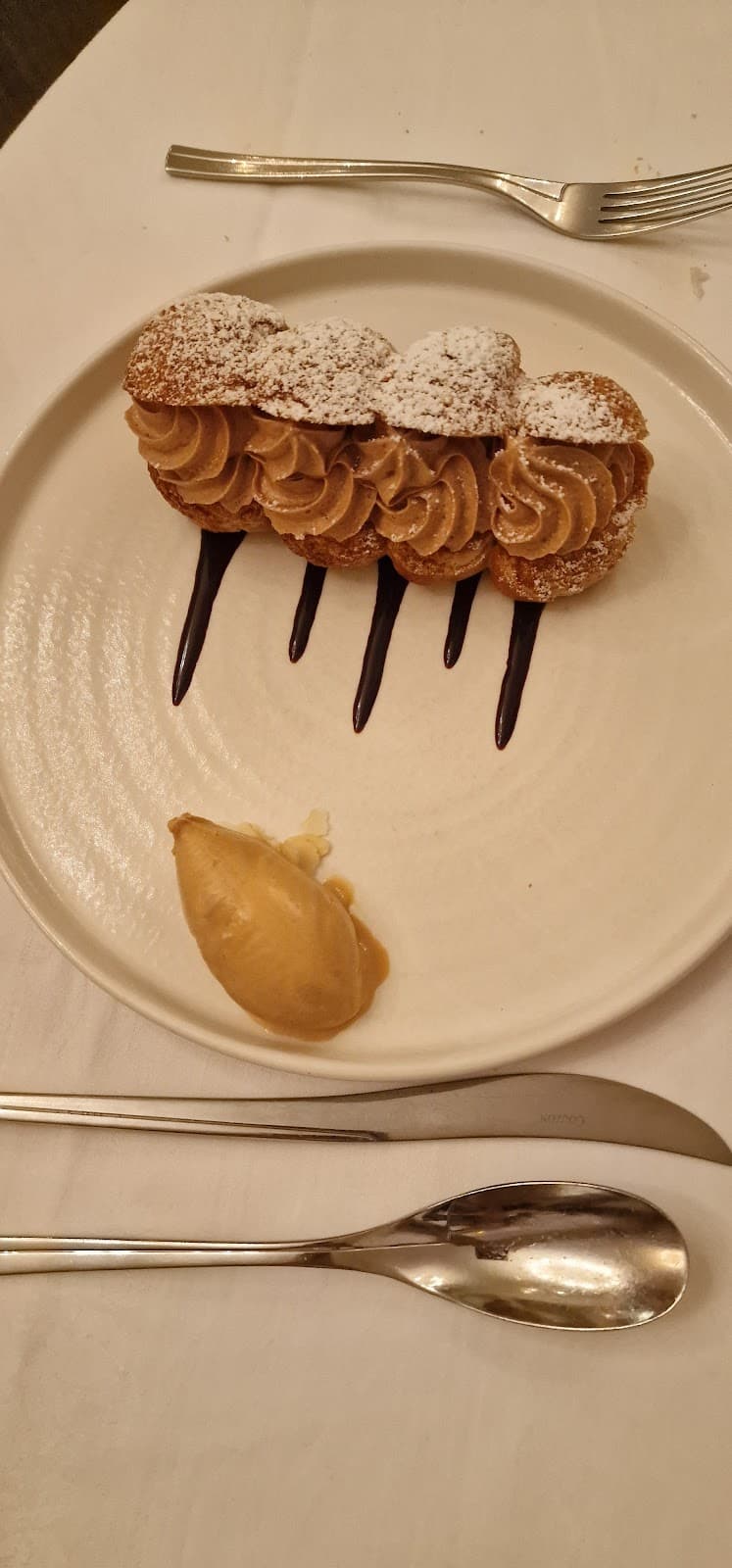 At table Gavroche! - 6
