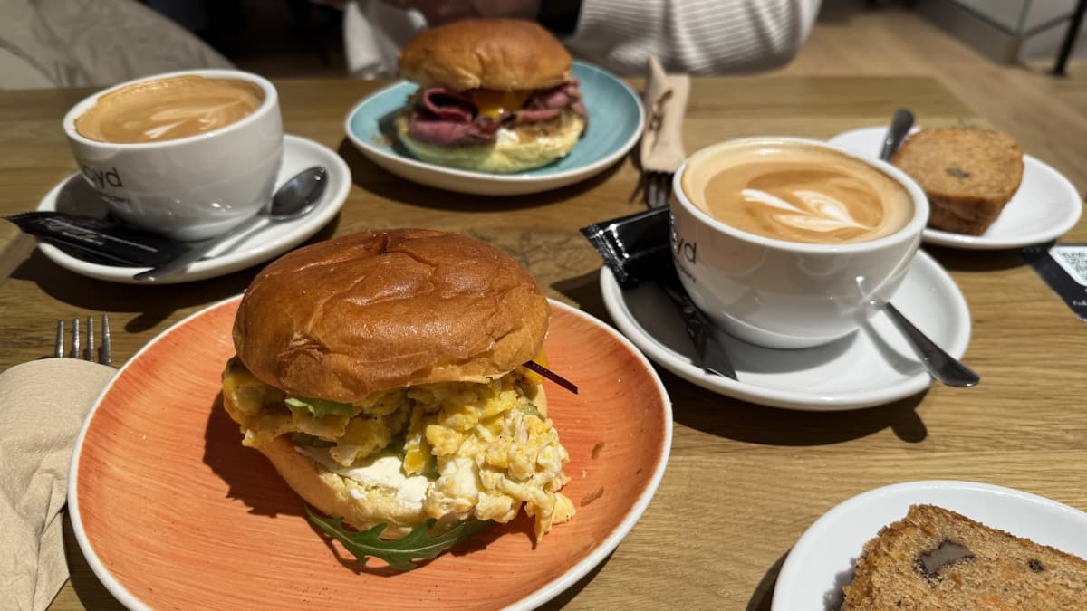 Lloyd Coffee Eatery: Trendy Coffee Shop in Luxembourg City - 9
