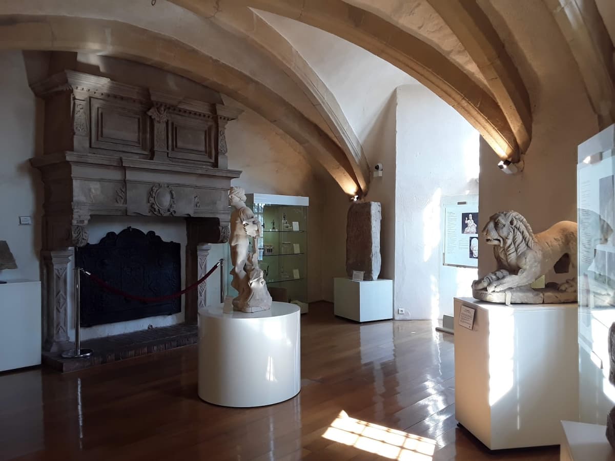 A tower, a museum or a dungeon? - 2